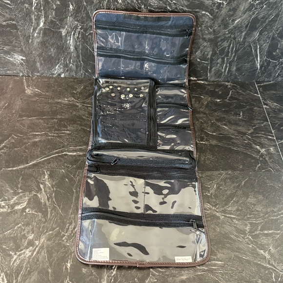 SILVER SAFEKEEPER Travel Toiletry Bags (2) - Picture 4 of 16